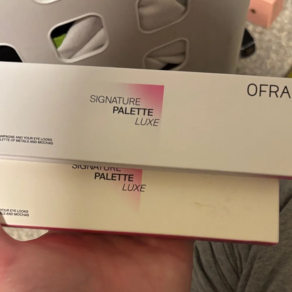 OFRA Signature Palette Luxe - Pink and White